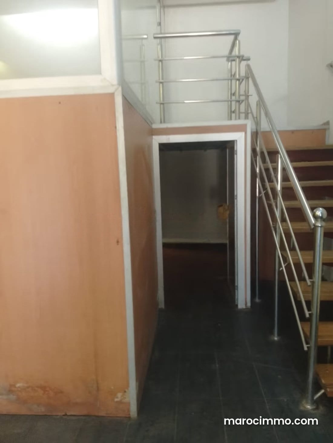 Local commercial avec mezzanine, photo 3 sur 20