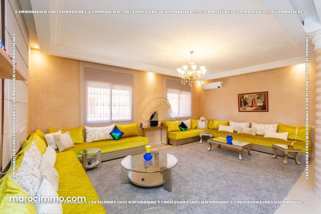 Spacious 454 m² House with Terrace in Hay Izdihar, photo 3 of 30