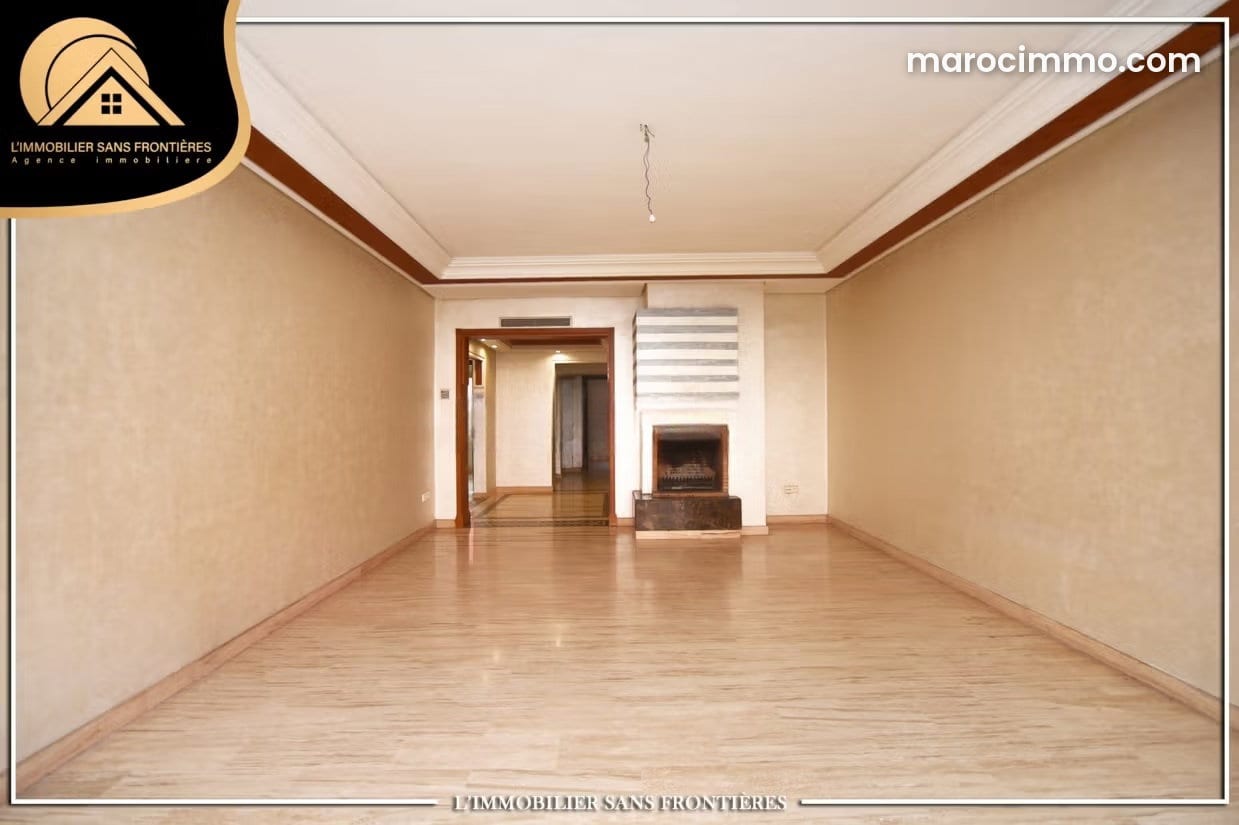 3-bedroom apartment with terrace, photo 1 of 16