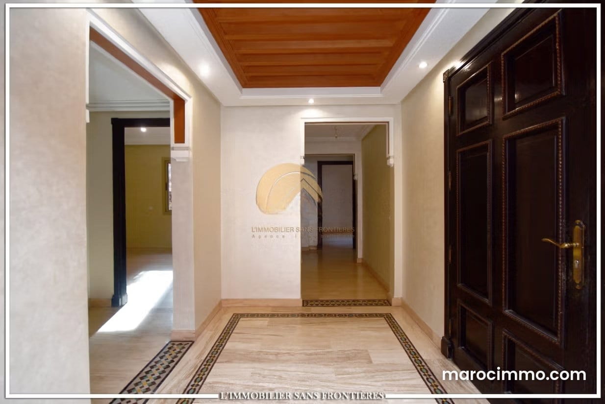 Spacious 147 m² Unfurnished Apartment in Gueliz, photo 2 of 16