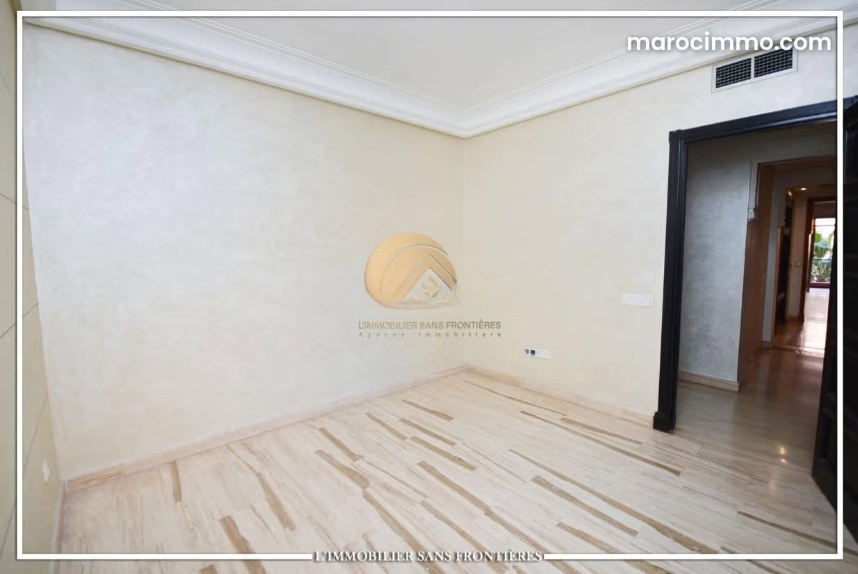 Spacious 147 m² Unfurnished Apartment in Gueliz, photo 4 of 16