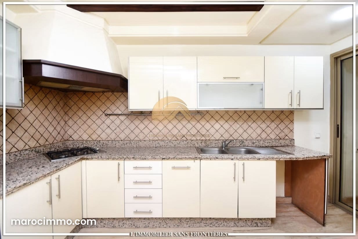 Spacious 147 m² Unfurnished Apartment in Gueliz, photo 5 of 16