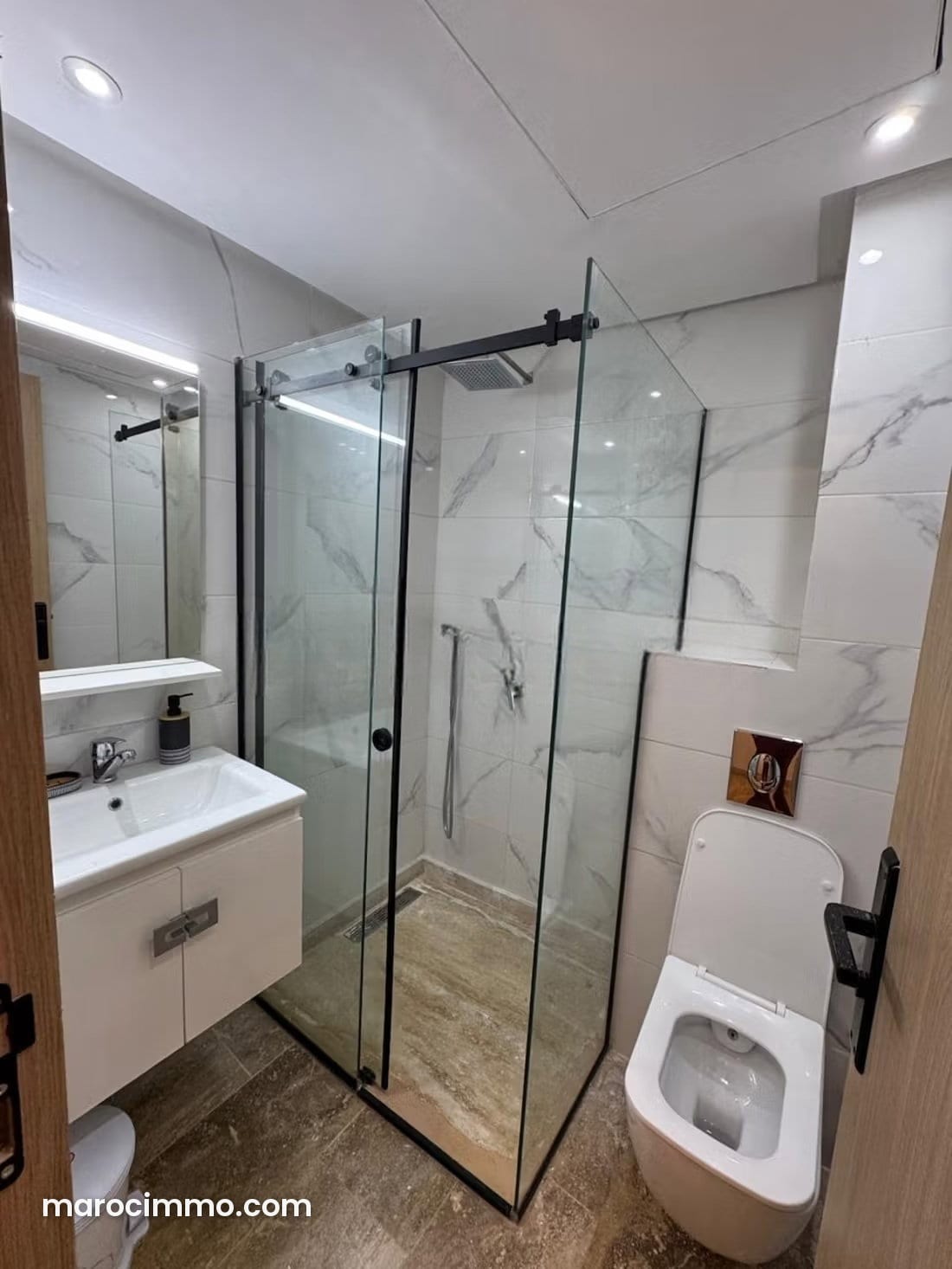 Furnished 2-Bedroom Apartment with Terrace in Gueliz, photo 3 of 9