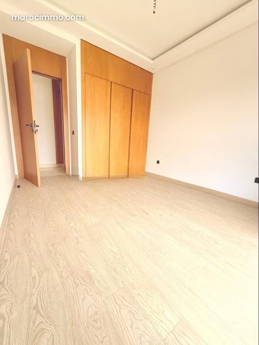 Appartement de 150 m² avec terrasse et jardin à CFC, photo 2 sur 8