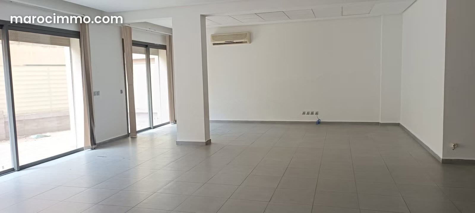 Bureau moderne de 204 m² avec terrasse à Val Fleuri, photo 2 sur 5