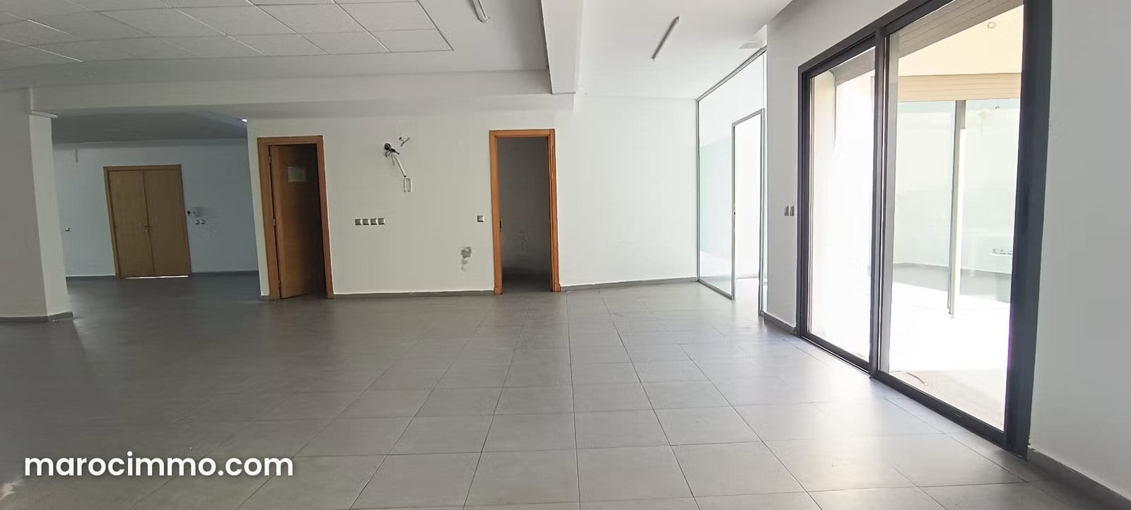 Bureau de 160 m² avec terrasse à Val Fleury, photo 4 sur 8
