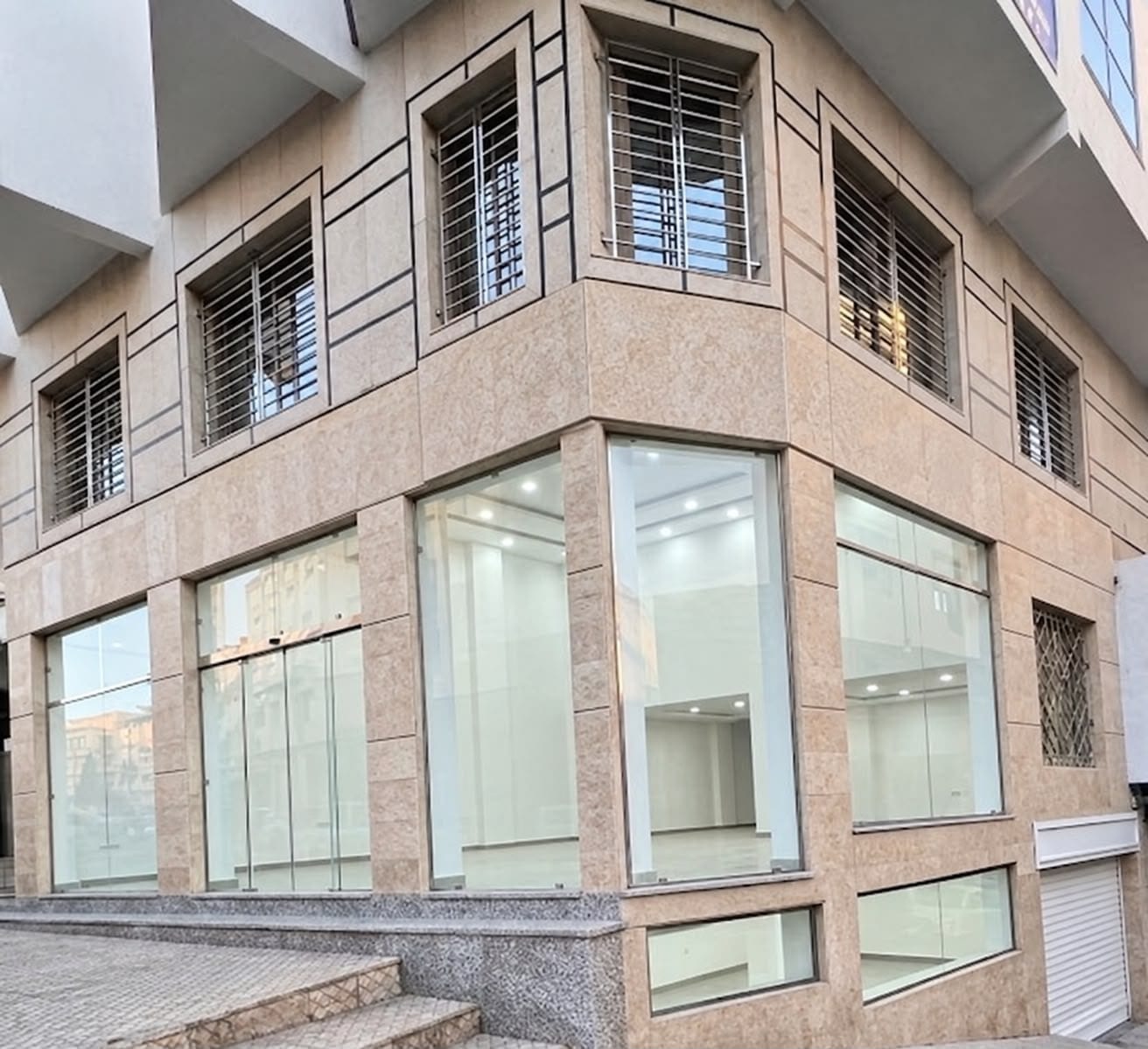 Local commercial de 103 m², photo 1 sur 3