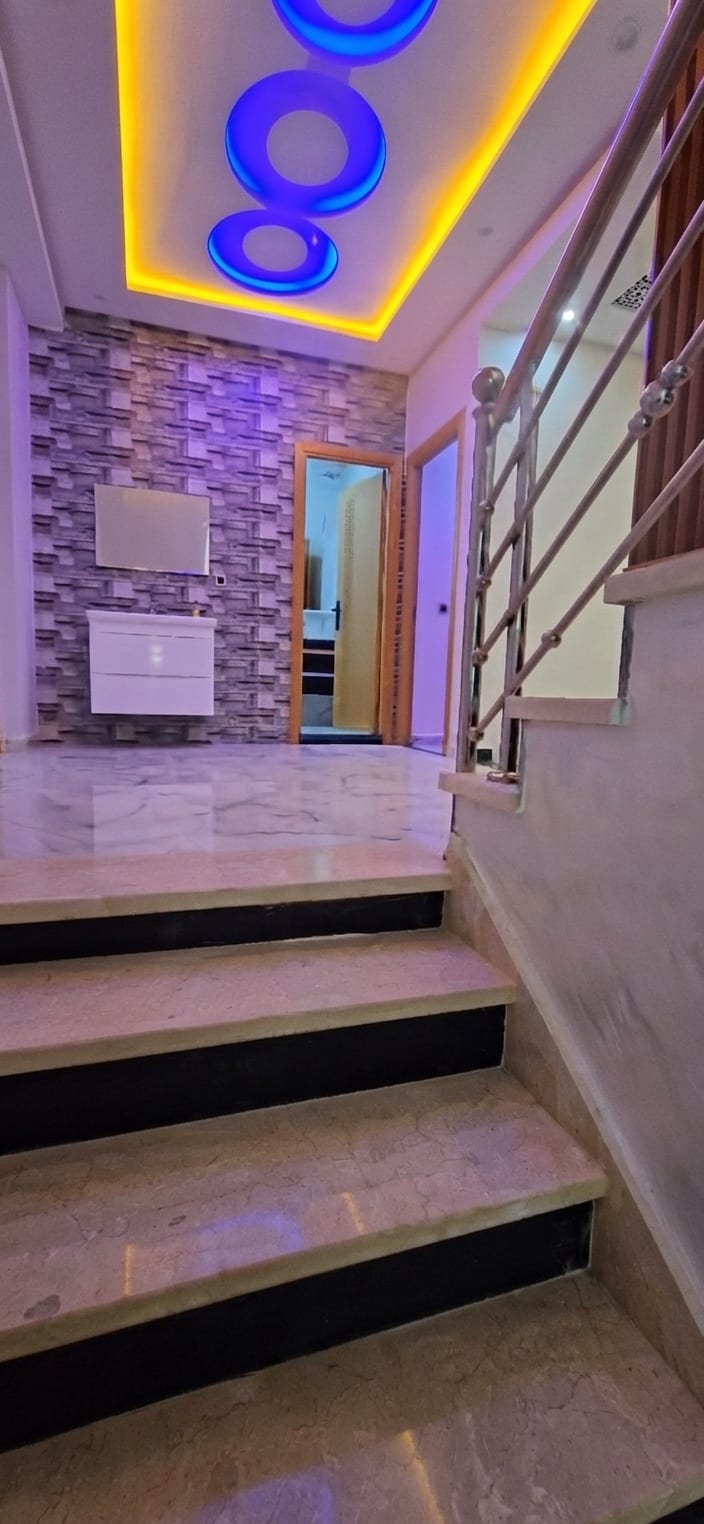 Belle maison moderne 140 m² avec grande terrasse, photo 2 sur 11