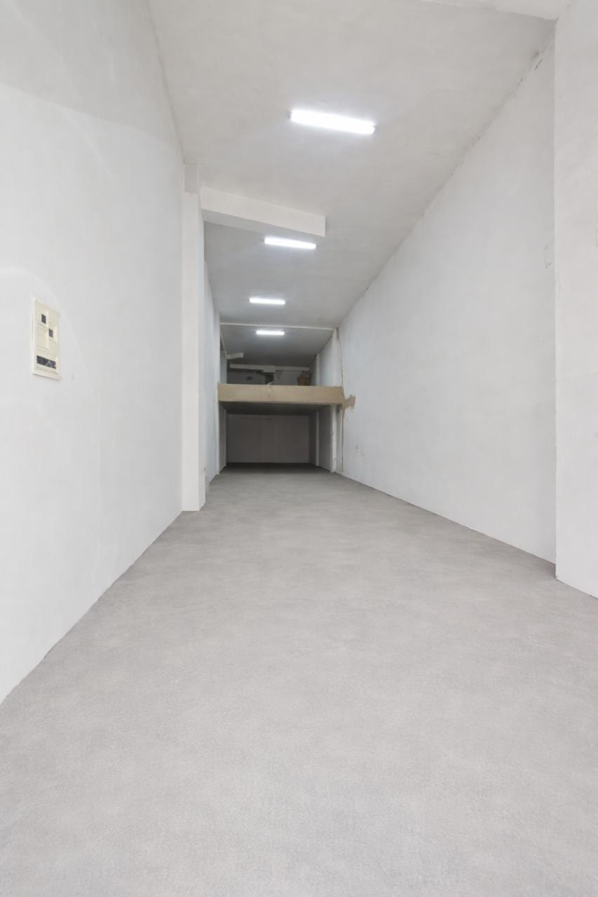 Local commercial de 136 m², photo 1 sur 3