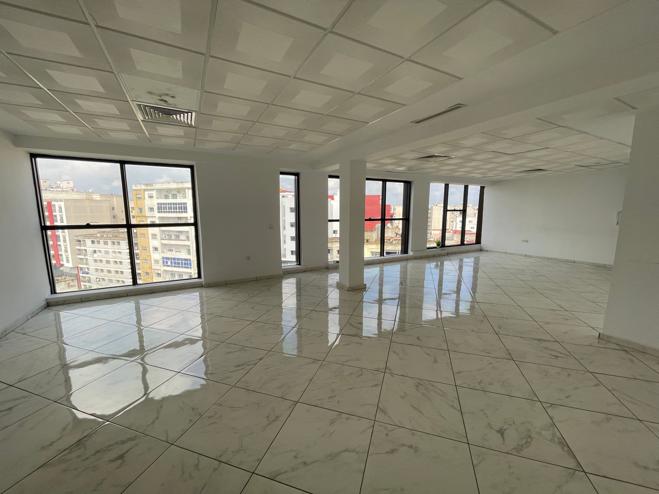 Bureau de 88 m², photo 1 sur 7