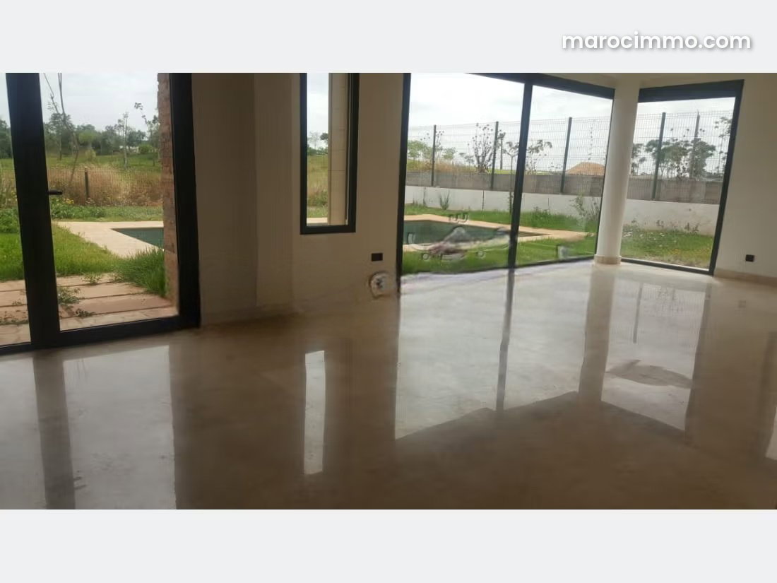 Villa 530 m² face au golf, Bouskoura centre, 4 chambres — Bouskoura