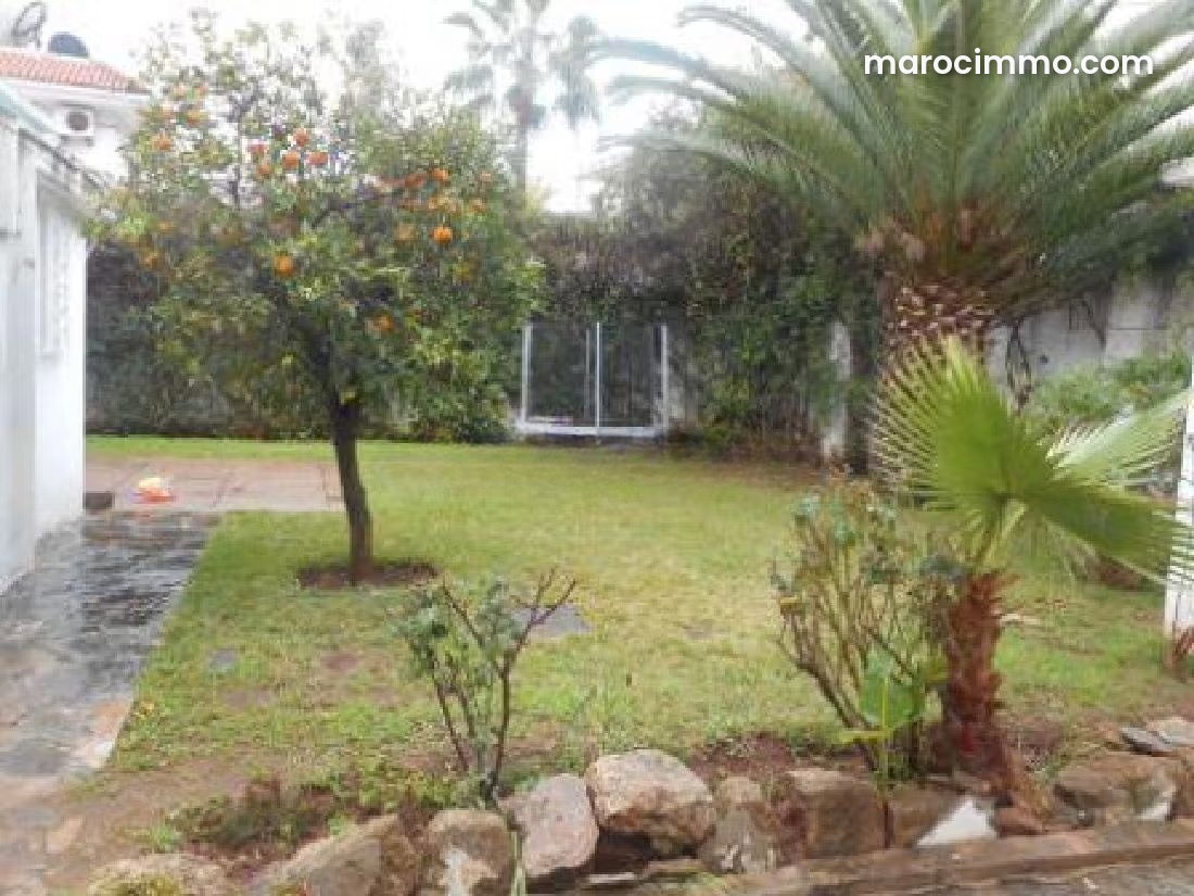 700 m² Villa for Rent, Oasis, Casablanca, 4 Bedrooms, Garage — Casablanca