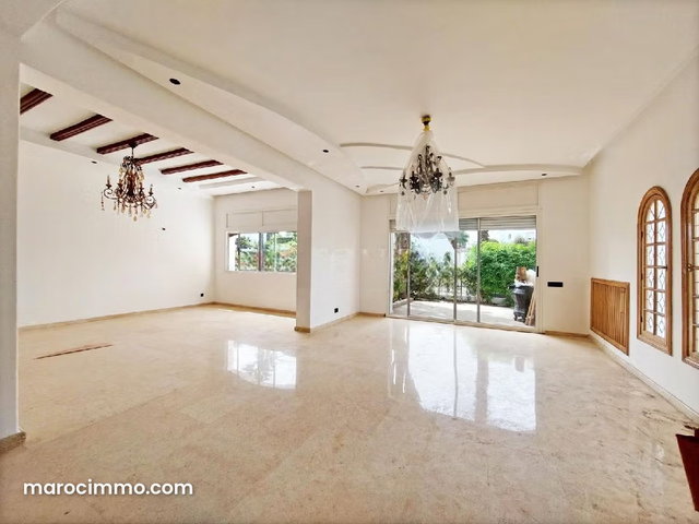 Location très belle villa 4chambres avec piscine à Ain Diab, Casablanca — 4