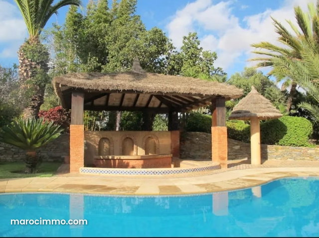 Luxurious Villa with Lake, Pool, and Golf Course View — 2