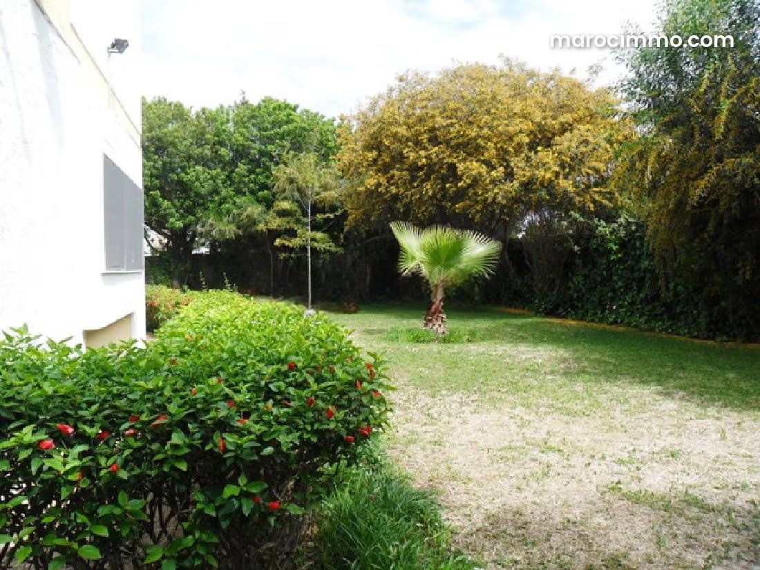 1,200 m² Villa for Rent in Souissi, Rabat: Lush Garden and Comfort — Rabat