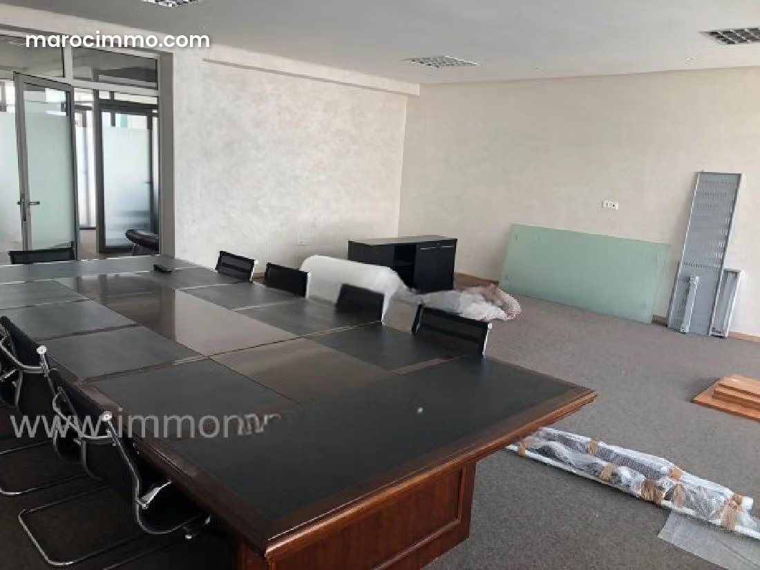 450 sqm Office with Garden and Terrace, Souissi, Rabat — Rabat