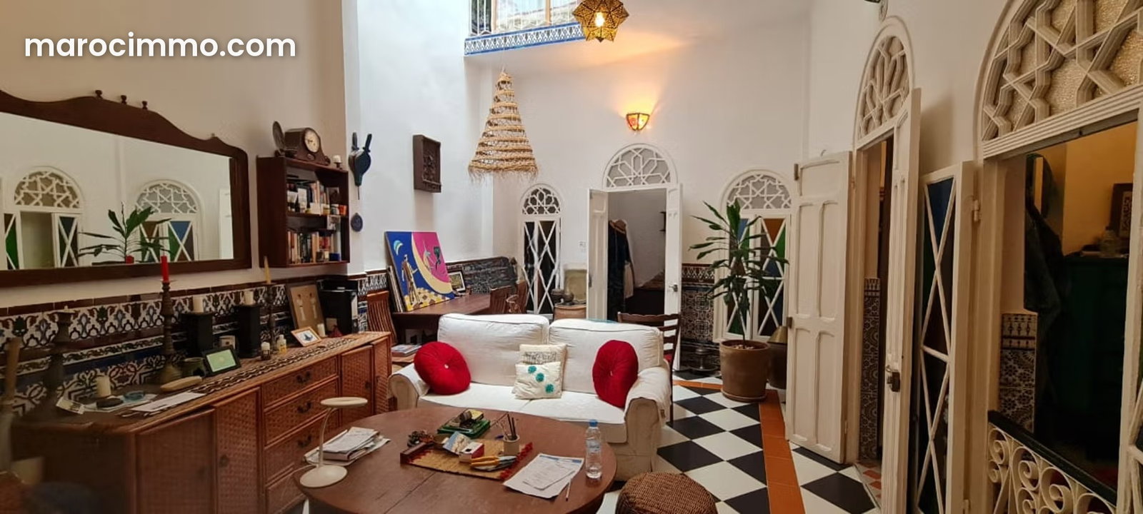 منزل تقليدي بإطلالة على البحر في قلب المدينة العتيقة بطنجة — طنجة
