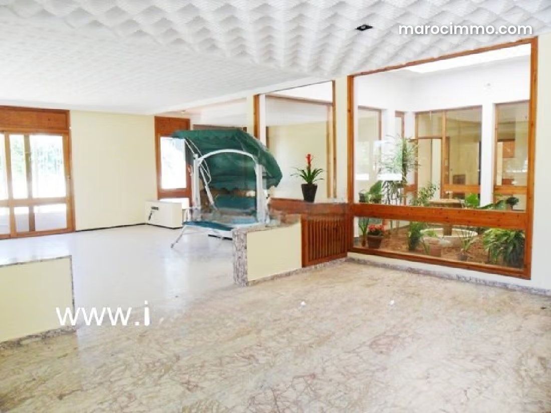 350 sqm villa with garden and terrace, Souissi, Rabat — Rabat