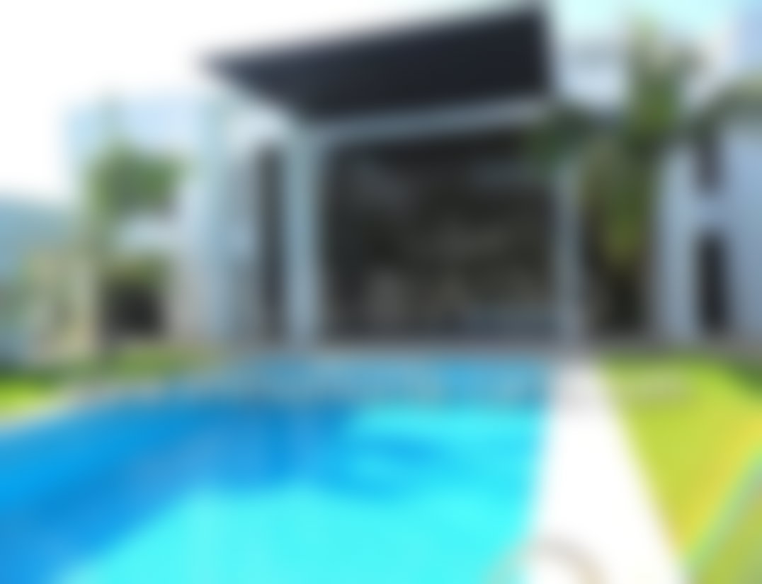فيلا فاخرة بحديقة ومسبح للبيع بحي السويسي الرباط