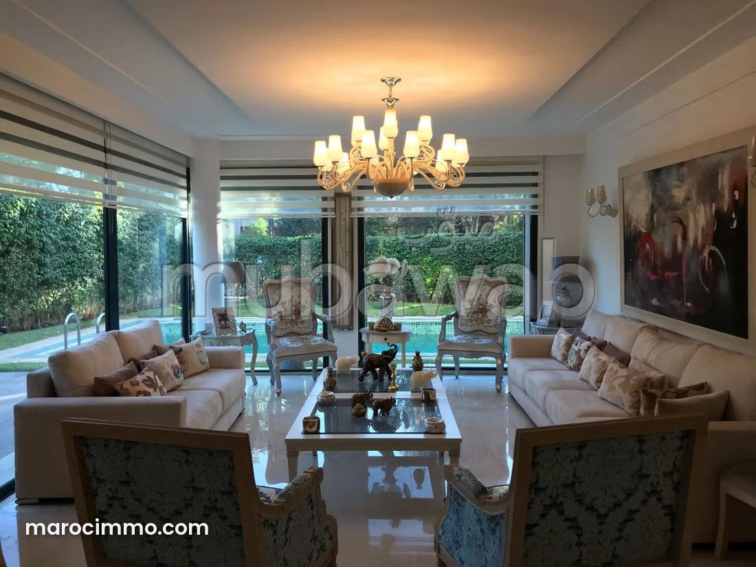 Furnished 600 sqm villa with swimming pool and garden, central Bouskoura — Bouskoura