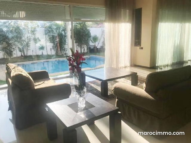 Luxury Villa with Private Pool near All Amenities — 2