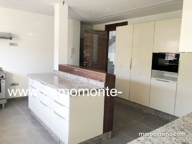 Location villa neuve haut standing à Souissi — 2