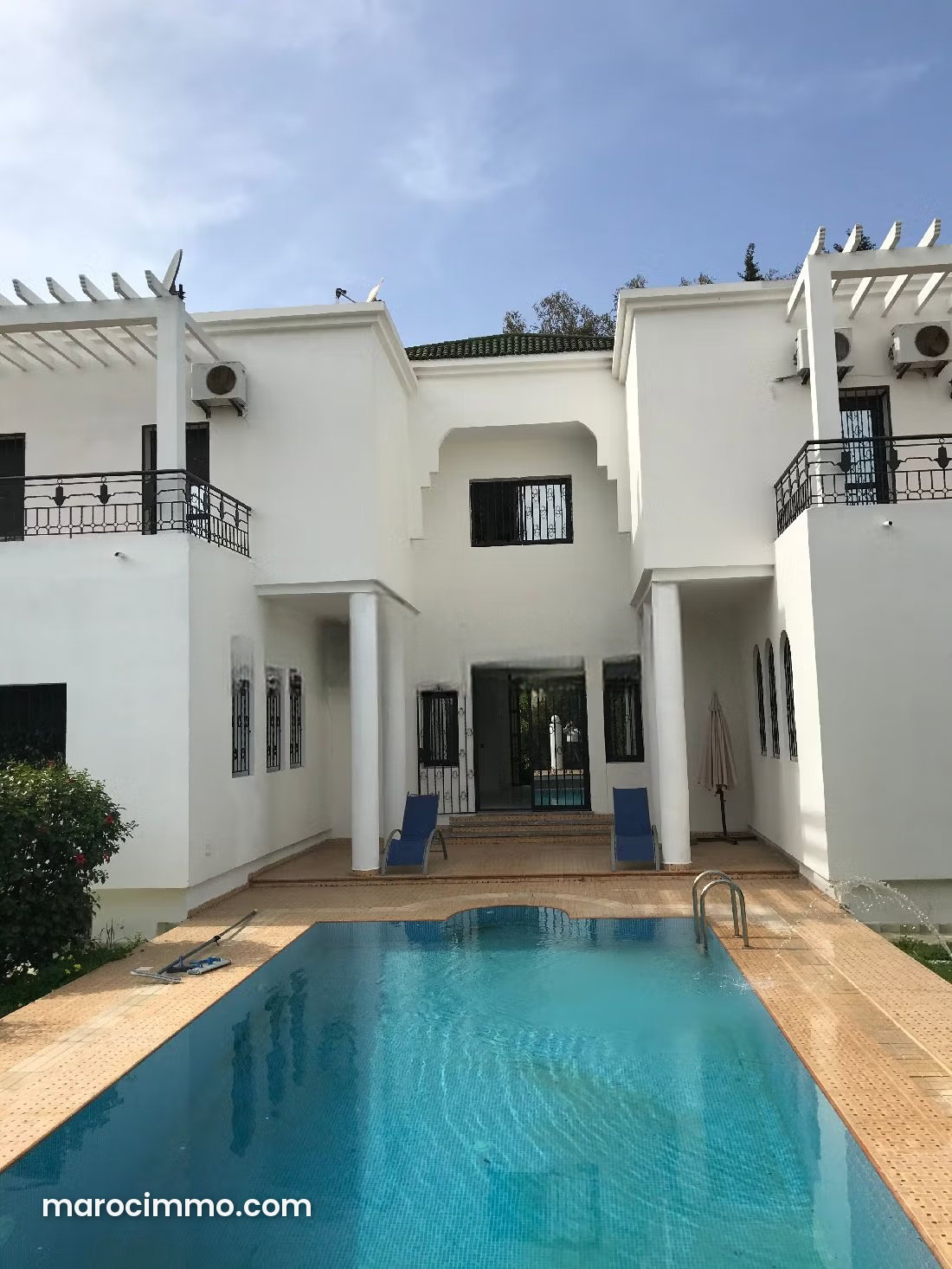 Villa à louer à Riyad, Rabat, jardin et piscine — Rabat