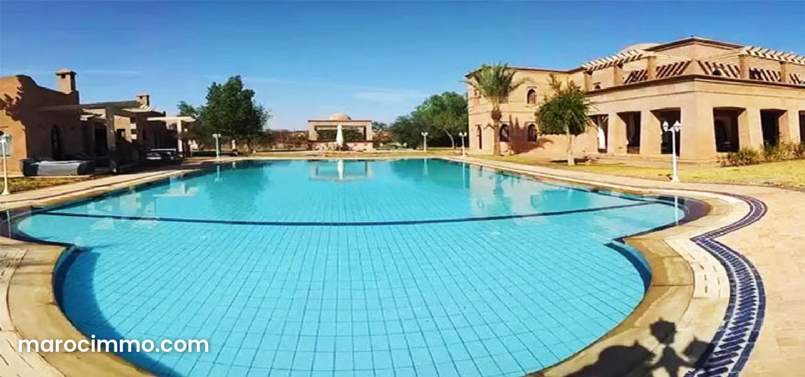 Villa 1800 m² sur 11 000 m², Route de Fès, Marrakech — Marrakech