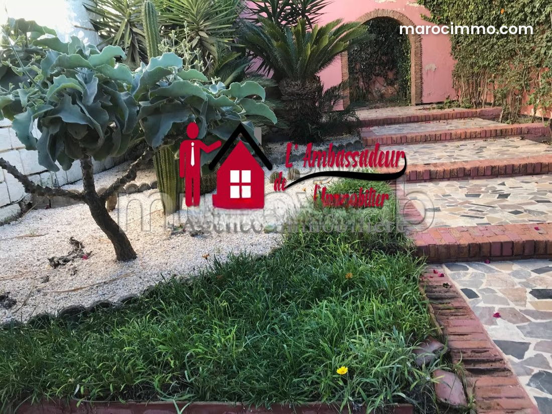 1,400 sqm Villa with Garden, Longchamps, Casablanca — Casablanca