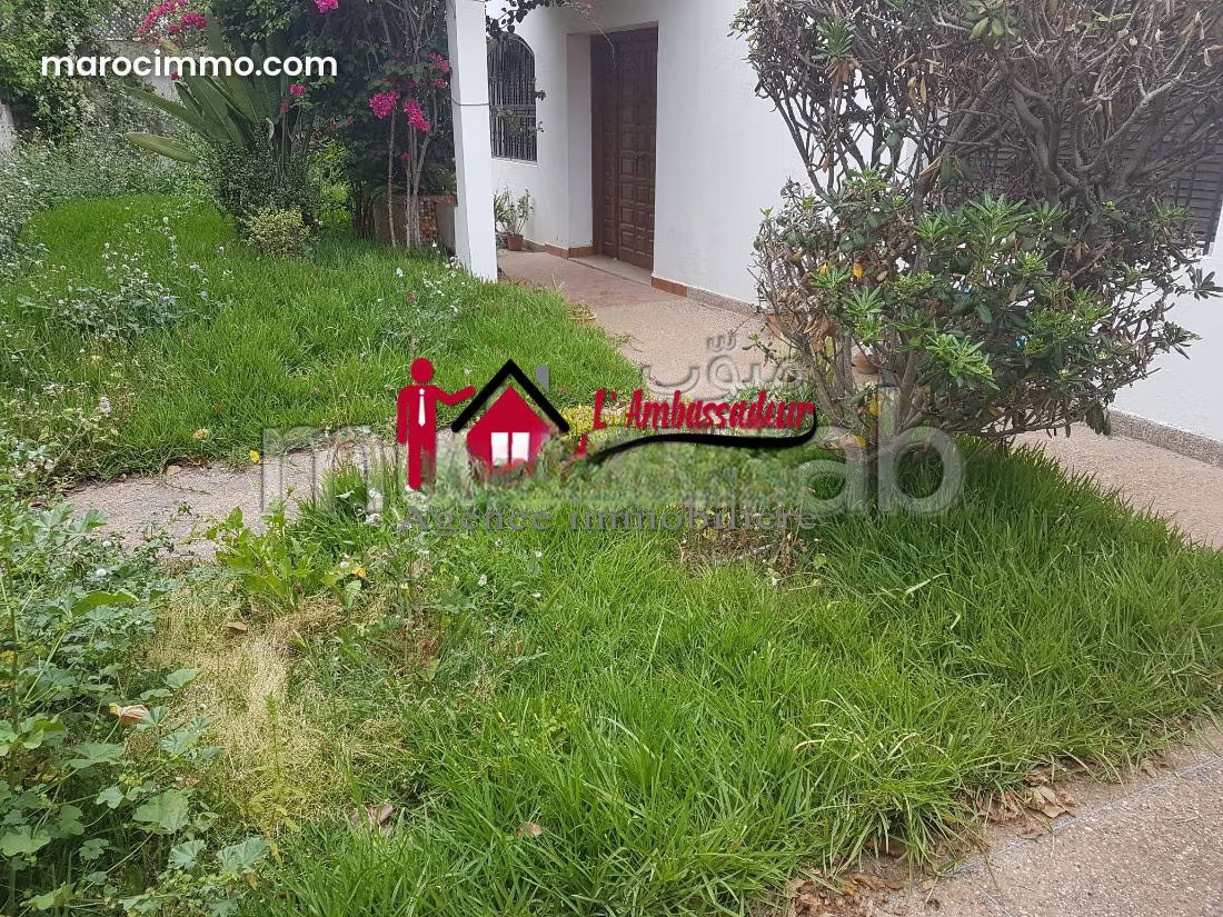 618 m² Villa to Renovate, Longchamps, Casablanca — Casablanca