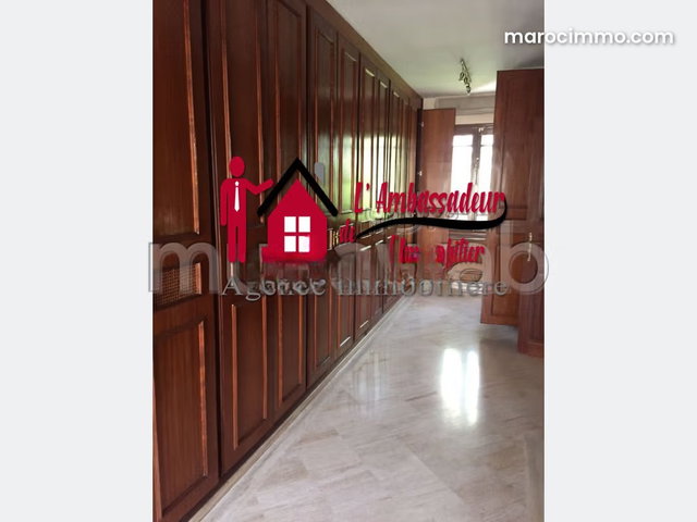 Villa de 580 m2 à Longchamps — 4