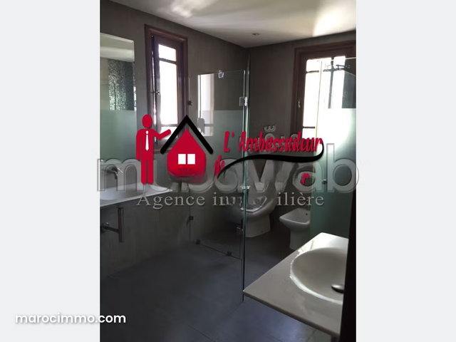 Villa de 580 m2 à Longchamps — 2