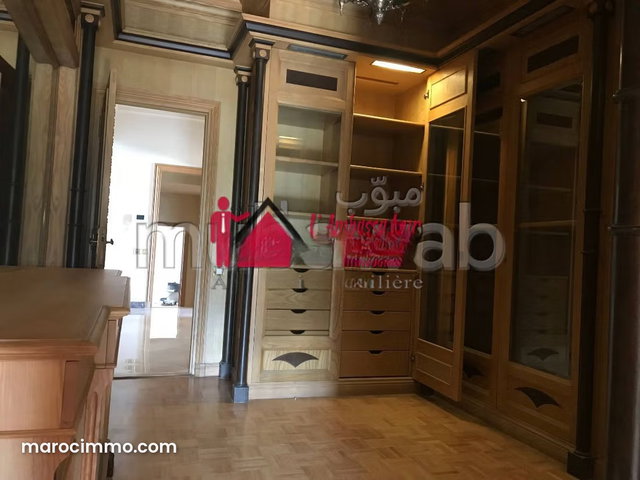 900 m2 Authentic Villa in Longchamps — 3