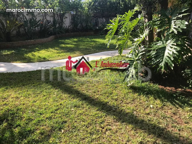 900 m2 Authentic Villa in Longchamps — 2
