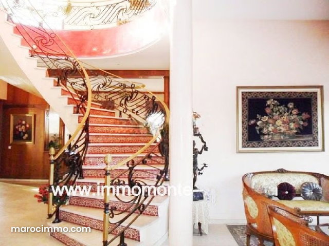 Location villa de standing avec piscine à Souissi — 4