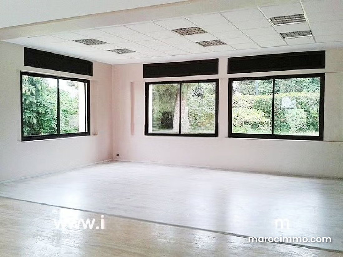 Bureau 700 m² dans villa, Souissi, Rabat, avec jardin et garage — Rabat