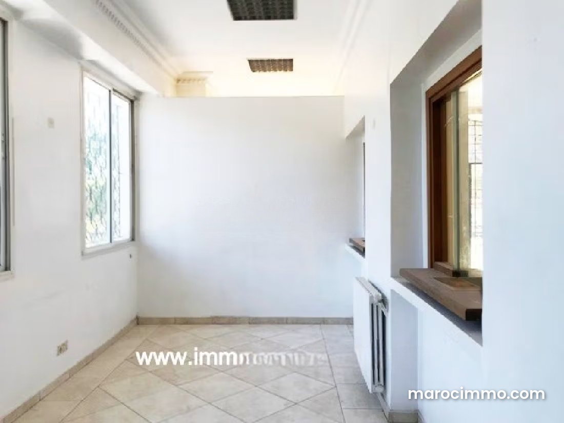 900 sqm office for lease, Agdal, Rabat, 3 levels with garden — Rabat