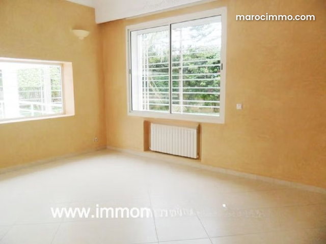 Location villa avec piscine à Souissi — 2