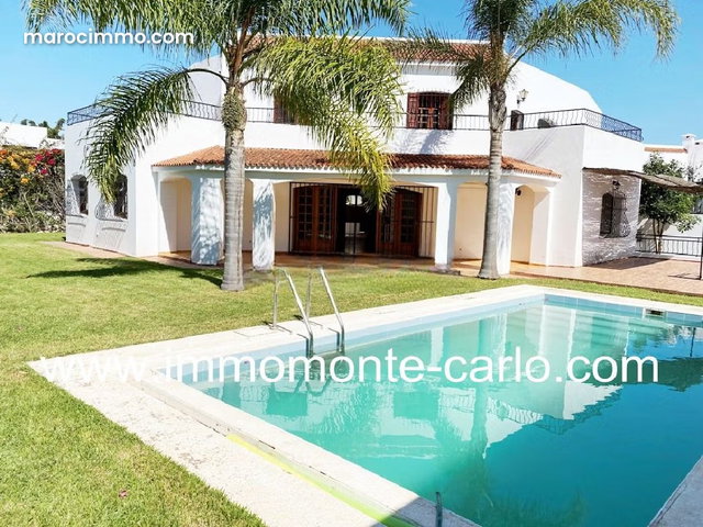 Beautiful villa with pool and garden — 2