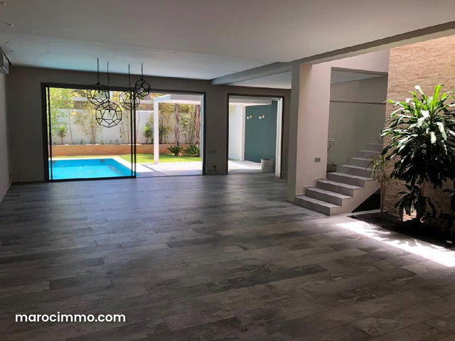 Luxury Villa for Rent in Ain Diab. 5 Large Rooms. Garage and Terrace — 3