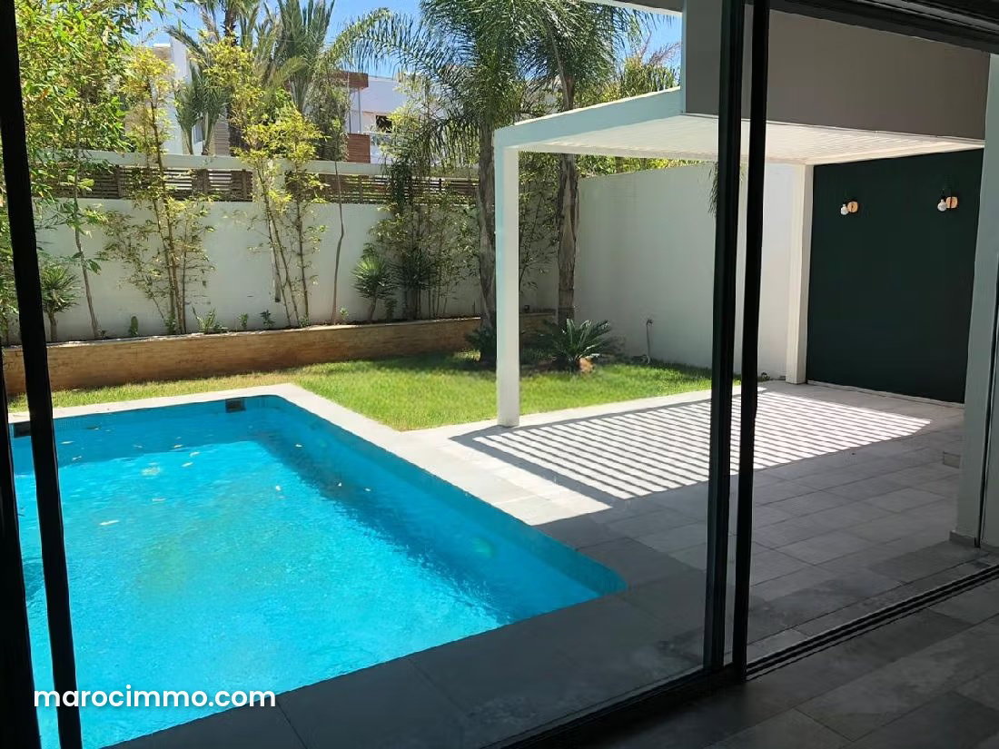 450 m² Villa with Swimming Pool, Aïn Diab, Casablanca — Casablanca