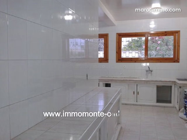 Villa avec chauffage central à OLM Souissi — 2