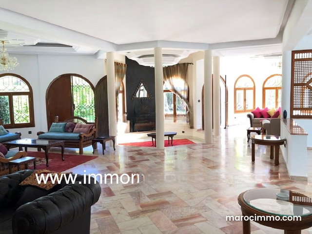 Charming villa with pool and beautiful garden — 4