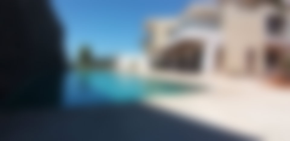 1,000 sqm villa with swimming pool and golf course views, central Bouskoura