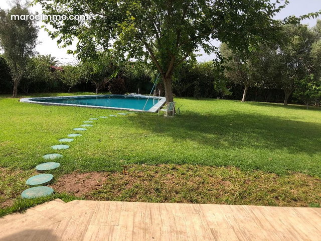 Magnifique villa à louer avec piscine chauffage central et un très beau jardin — 2