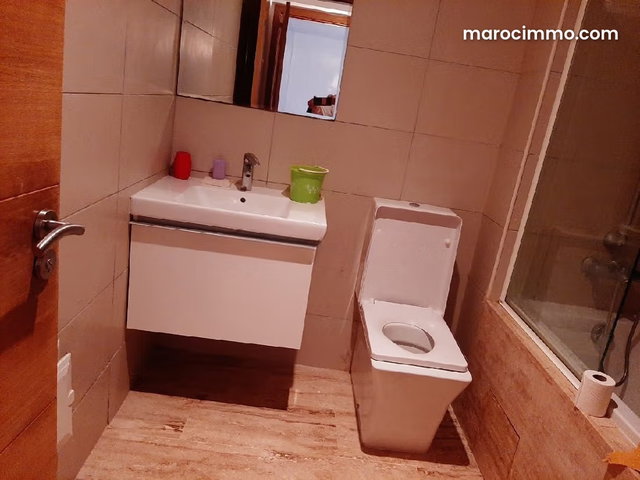 A loue Superbe appt meuble — 4