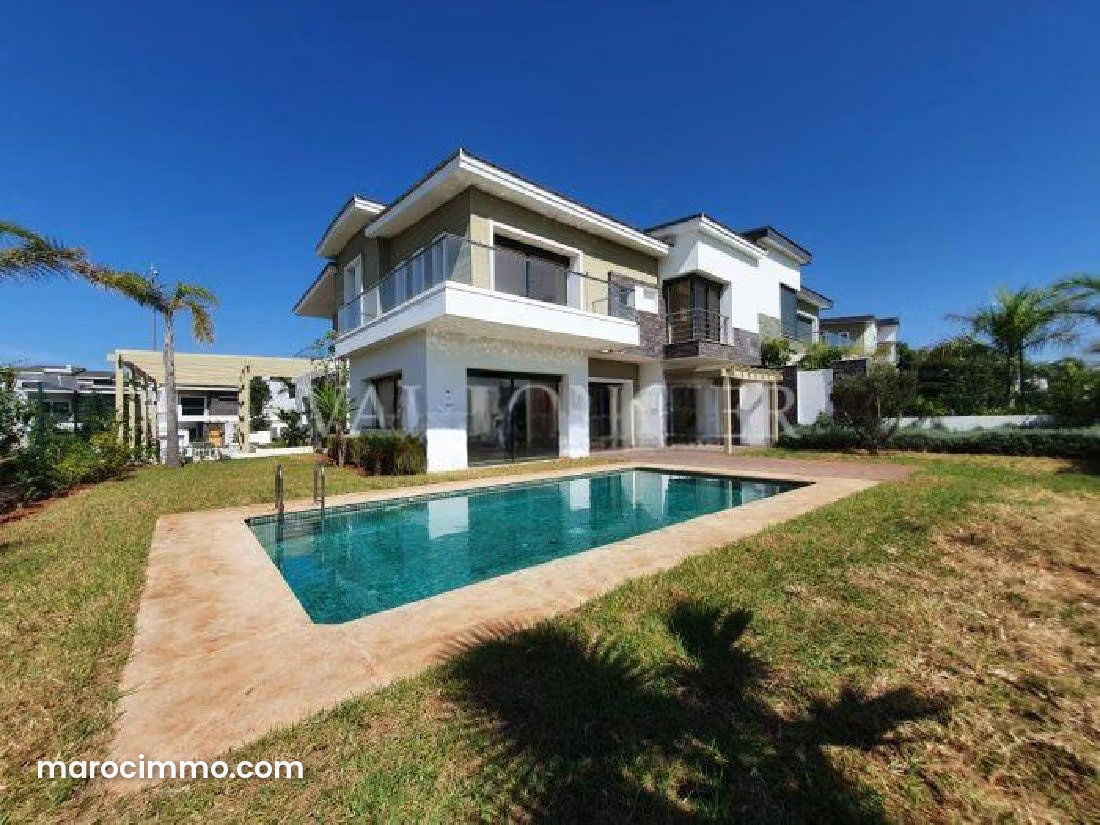 588 m² Villa with Pool and Golf Views, Central Bouskoura — Bouskoura