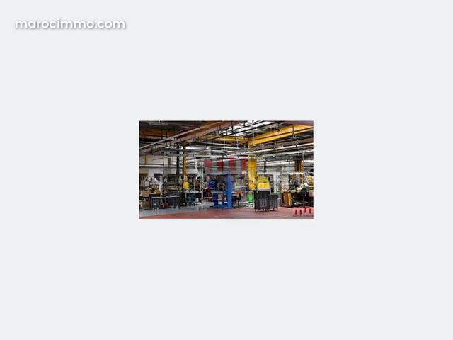 Usine industrielle de 5000 m2 de surface couverte en plein Bld Chefchaouni Ain Sebaa a la vente — Casablanca