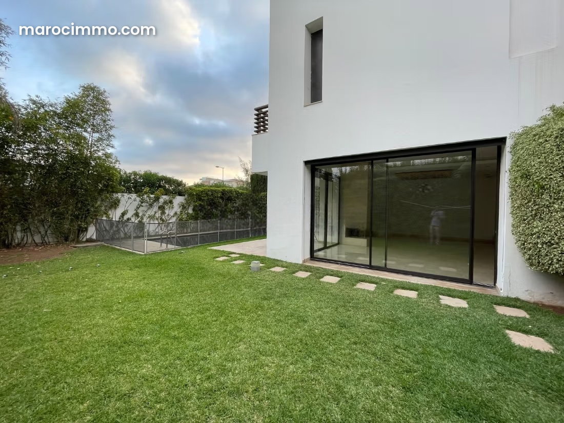580 m² Villa with Swimming Pool for Rent, Ville Verte Bouskoura — Bouskoura
