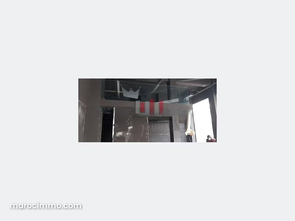 Commercial space on ghandi blvd ideal for restaurant showroom for rent